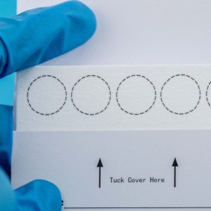 华晨阳耐磨涂层采血卡：防刮擦设计，保障样本完整与数据精准